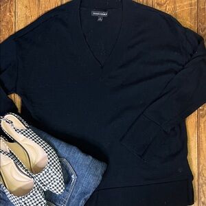 Banana Republic Women's Black V-Neck Sweater